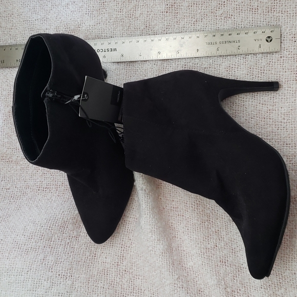 Mossimo black vegan suede pointed ankle boots with stilleto heels, size 9 - Picture 3 of 4